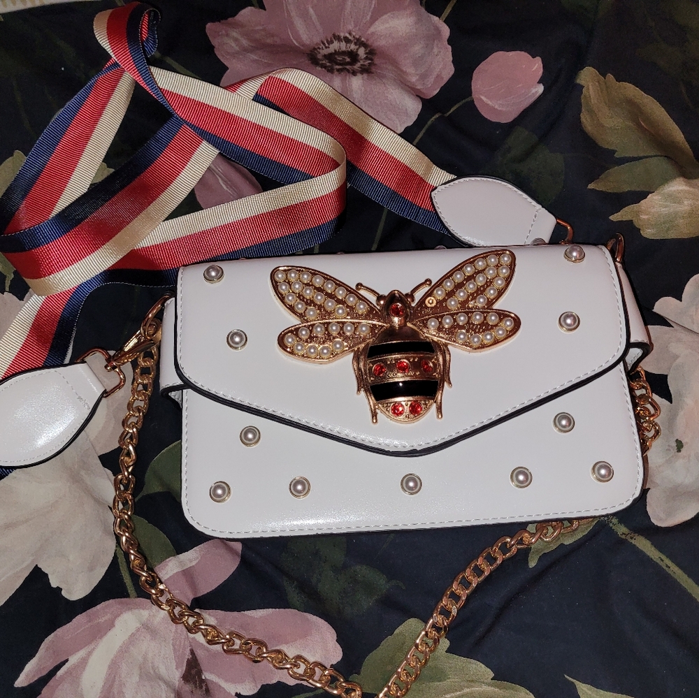 Bee purse